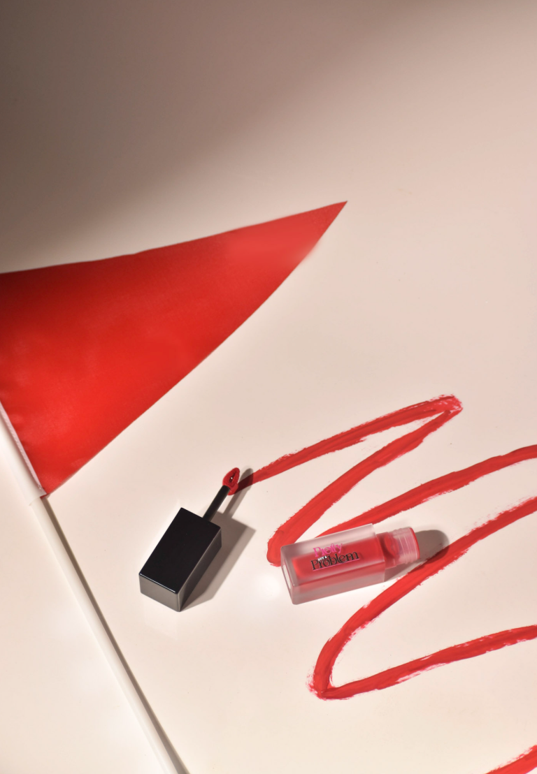 RED FLAG (MATTE LIP SATIN - RED)